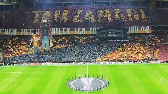Galatasaray'dan 3 boyutlu koreografi şöleni-14