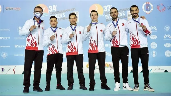 son-dakika-artistik-cimnastik-milli-takimi-avrupada-gumus-madalya-kazandi-1607786806397.jpg Son dakika: Artistik Cimnastik Milli Takımı Avrupa'da gümüş madalya kazandı-2