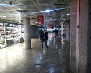 Türk bayrağını koparan kişiye esnaftan meydan dayağı!