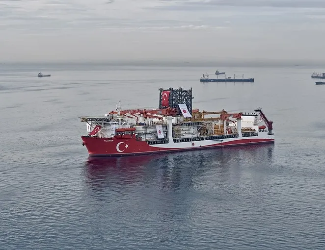 Yıldırım sondaj gemisi Karadeniz yolcusu!