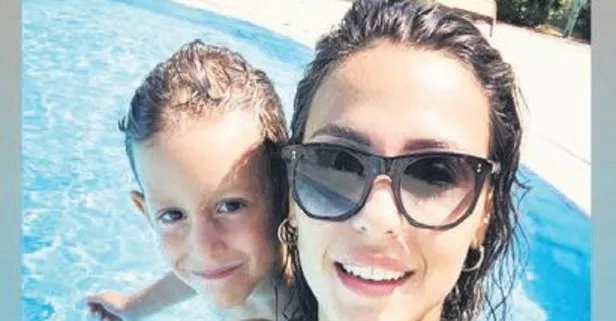 Eski manken Derya Çavuşoğlu’ndan havuz selfiesi