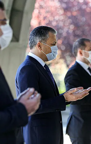 Ölüm yıl dönümünde kabri başında anıldı! 8. Cumhurbaşkanı Turgut Özal'a anma töreni