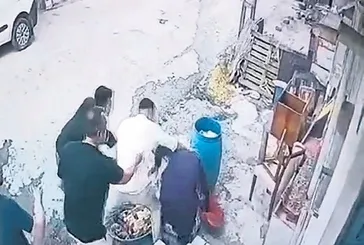 Baba oğul kadını dövdüler