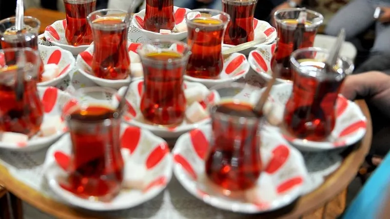 cayi-sakin-boyle-tuketmeyin-herkesin-yanlis-bildigi-yontem-10-dakika-boyunca-1716489783633.jpg Herkesin yanlış bildiği yöntem: 10 dakika boyunca... Çayı sakın böyle tüketmeyin!-5