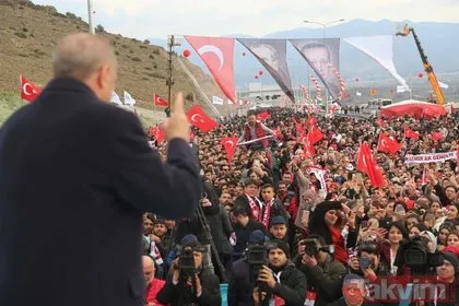 Başkan Erdoğan Menemen-Aliağa-Çandarlı otoyolunda makam aracının direksiyonuna geçti