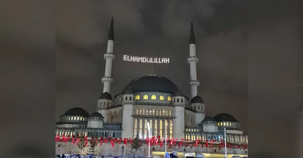 Taksim Camisi'ne "Elhamdülillah" yazılı ramazan mahyası asıldı