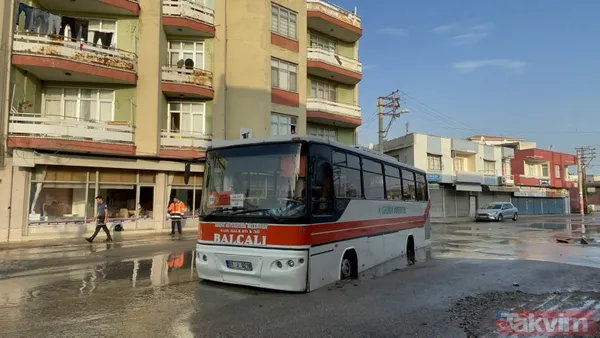 Adana'da su borusu patladı! Asfalt çöktü sokaklar göle döndü - 4