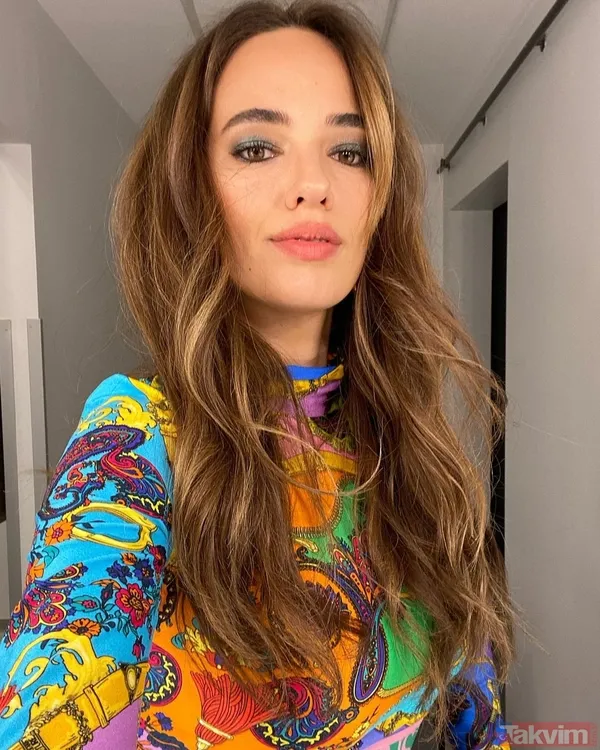 Seda Bakan derin yırtmacı ve dekoltesiyle sosyal medyayı salladı! Çiçekli elbisesiyle poz verdi herkes onu konuştu - 12