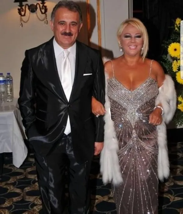 safiye-soymanla-anisini-anlatan-faik-ozturk-studyoda-duygusal-anlar-yasadi-benim-kalbimi-al-faike-tak-1617357055219.jpg Safiye Soyman’la anısını anlatan Faik Öztürk stüdyoda duygusal anlar yaşadı! “Benim kalbimi al, Faik’e tak”-5