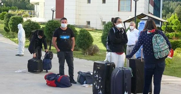 Son dakika: Fildişi Sahili ve Liberya'dan getirilen 98 Türk vatandaşı Çanakkale'de yurda yerleştirildi
