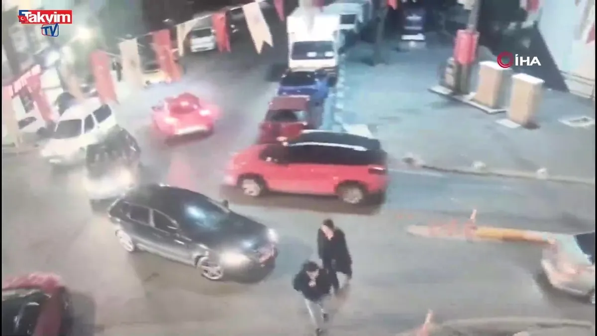 Kağıthane'de dehşet! Otomobildeki genci kurşun yağmuruna tuttular: İşte o anlar