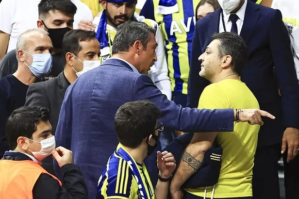 fenerbahce-taraftari-cileden-cikti-ali-koc-istifa-sesleri-yukselmeye-devam-ediyor-1640222996986.jpeg