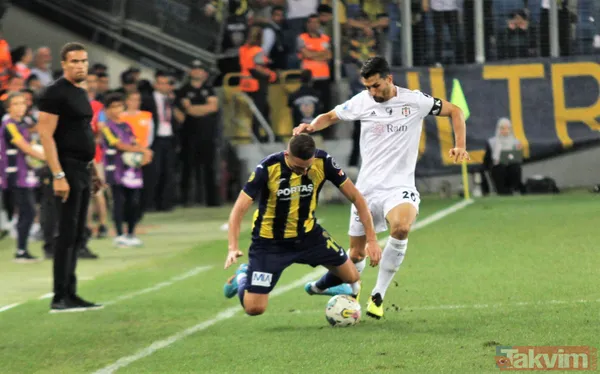 Ankara'da saha karıştı! Tribünden inen taraftar Beşiktaşlı Salih Uçan'ı tekmeledi, Josef kırmızı kart gördü - 34