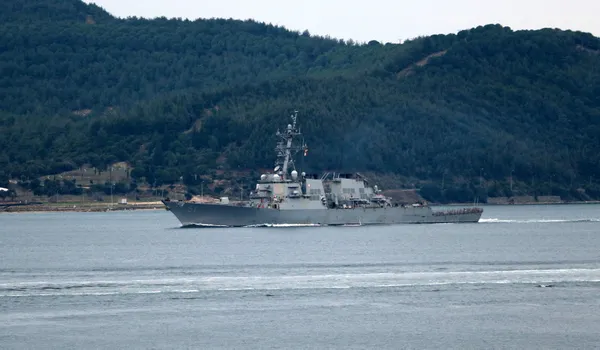 abd-savas-gemisi-uss-arleigh-burke-canakkale-bogazindan-gecti-1639752707461.jpg