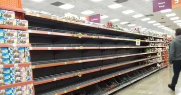 Koronavirüs haberinin ardından vatandaş marketlere akın etti! Raflar boşaltıldı