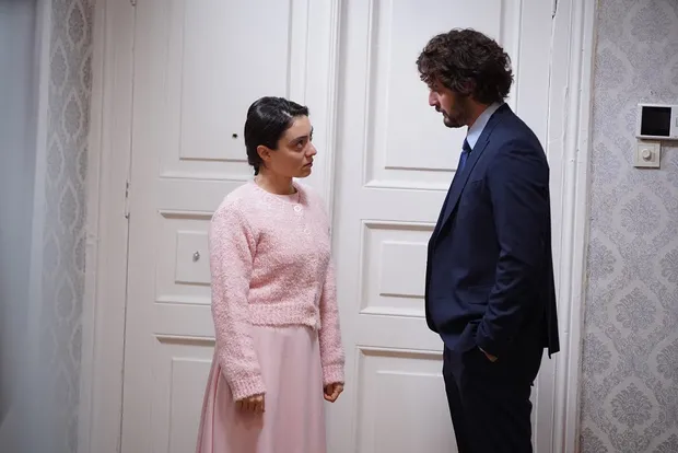 Masumlar Apartmanı'nda ölümüne meydan okuyor ama bu kez sert kayaya çarpıyor! 14.yeni bölümde Safiye, Gülben, Han allak bullak-7