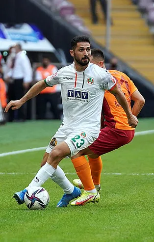 Aytemiz Alanyaspor'a kiralanmıştı! Emre Akbaba'dan müthiş performans!