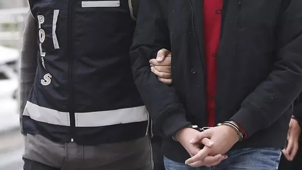 gaziantepte-yakalanan-feto-suphelisi-tutuklandi-1689271253725.jpeg Son dakika: Gaziantep'te yakalanan FETÖ şüphelisi tutuklandı-2