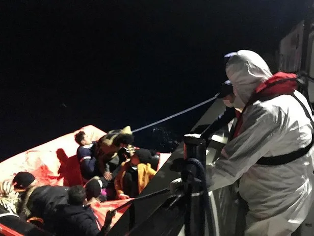 mugla-marmaris-aciklarinda-9-duzensiz-gocmen-kurtarildi-1609176394605.jpeg Muğla Marmaris açıklarında 9 düzensiz göçmen kurtarıldı-1