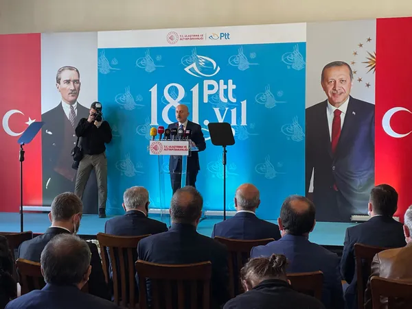 sirkeci-buyuk-postane-hizmet-binasindan-sokulen-2-abdulhamidin-tugrasi-94-yil-sonra-tekrar-asildi-1634902465561.jpg Sirkeci Büyük Postane Hizmet Binası'ndan sökülen 2. Abdülhamid'in tuğrası 94 yıl sonra tekrar asıldı-7