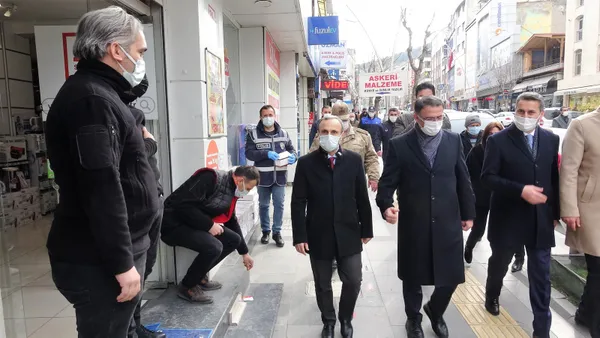 son-dakika-tokatta-vaka-sayilari-artti-dugun-ve-nikahlar-ertelendi-spor-salonlari-hayvan-pazarlari-kapandi-1614174408012.jpg SON DAKİKA: Tokat'ta vaka sayıları arttı! Düğün ve nikahlar ertelendi! Spor salonları hayvan pazarları kapandı-6