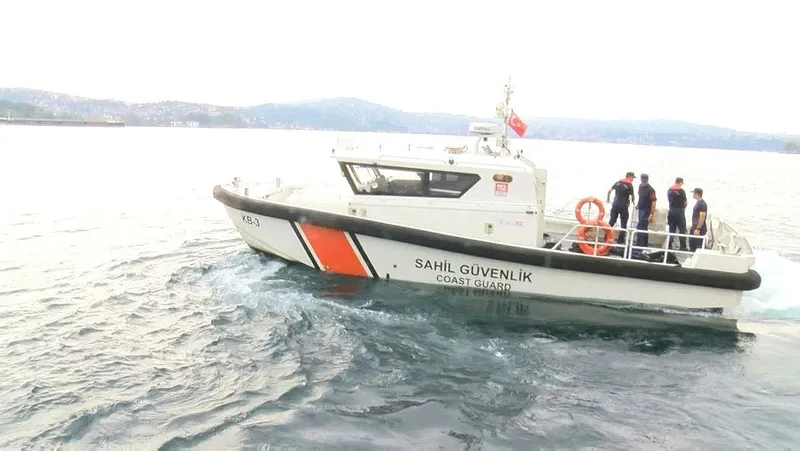 istanbul-bogazinda-tekne-batti-derinden-gelen-cigliklar-korku-dolu-dakikalar-1724226034749.jpeg İstanbul Boğazı'nda tekne battı! Derinden gelen çığlıklar! Korku dolu dakikalar...-3