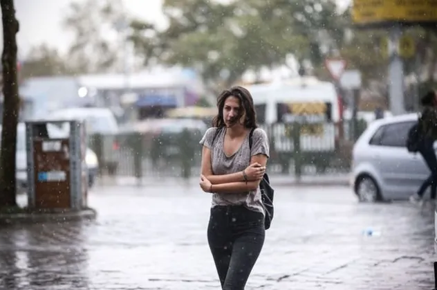 SON DAKİKA! Meteorolojiden İstanbul'a sarı kod uyarısı! İstanbul'a kuvvetli yağış geliyor
