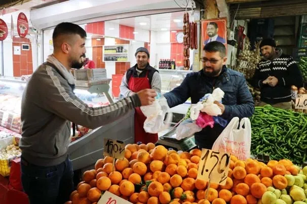 Malatya'da bir esnaftan ilginç poşet uygulaması-4