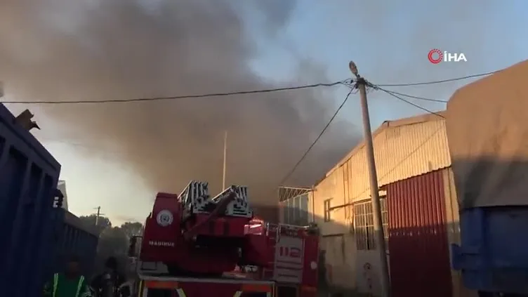 İzmit'te geri dönüşüm tesisinin kağıt deposunda yangın