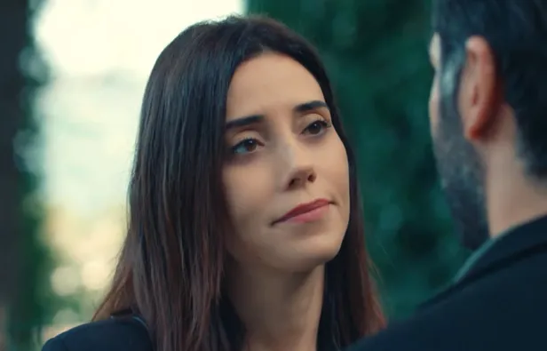 sadakatsiz-39-bolum-fragmani-goz-gore-gore-sirrini-kaptirdi-koz-eline-gecince-hoyratlasacak-1636610792395.jpg Sadakatsiz 39. bölüm fragmanı: Göz göre göre sırrını kaptırdı! Koz eline geçince hoyratlaşacak-3