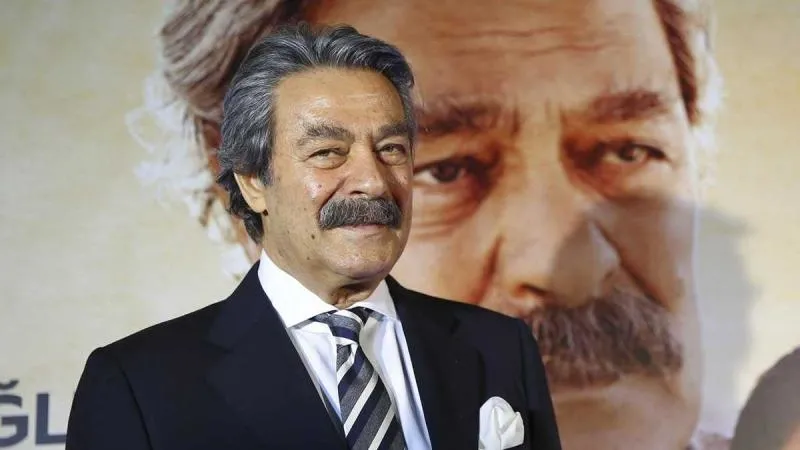 Yeşilçam'ın efsanesi Kadir İnanır'dan yeni haber! Hayat arkadaşı Jülide Kural açıkladı: "Bir gün önceye göre daha iyi"-5