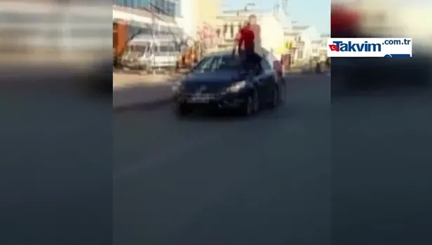 Arabasını tavanına oturarak kullandı!