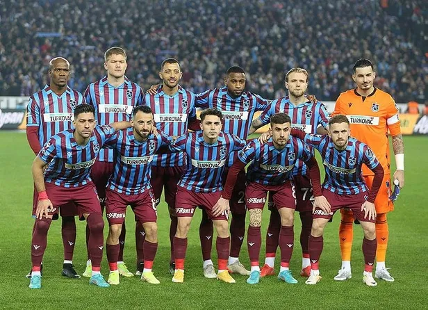 super-ligde-siddetli-firtina-trabzonspor-en-yakin-rakibi-konyasporu-yenerek-sampiyonluk-icin-geri-sayima-gecti-1644787867617.jpeg