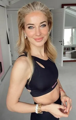 Burcu Esmersoy tekne tatiline çıktı! Sevgilisine bakın nasıl poz verdi