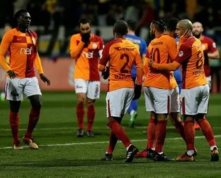 Cimbom güle oynaya
