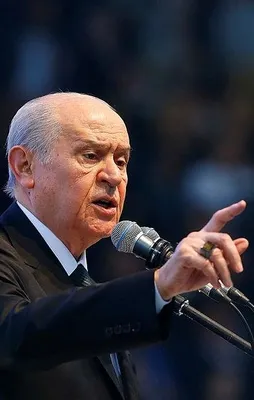Macron'a bir tokat da Bahçeli'den!