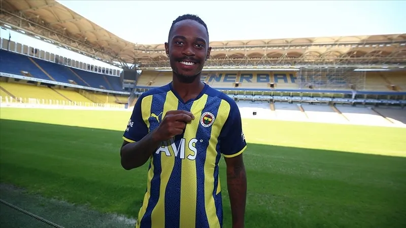 takimindan-resmen-ayrildi-fenerbahce-transfer-icin-devreye-girdi-becao-ve-djikuya-dev-rakip-geliyor-1718384251029.jpg