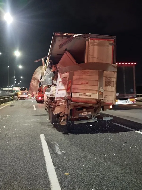 kuzey-marmara-otoyolunda-yolcu-otobusu-tira-arkadan-carpti-10-yarali-1774986728465.jpeg Kuzey Marmara Otoyolu'nda yolcu otobüsü tıra arkadan çarptı: 10 yaralı-1