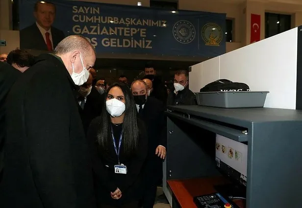 baskan-erdogan-aselsan-uretimi-arin-x-ray-cihazini-inceledi-1640532008437.jpeg Başkan Erdoğan, ASELSAN üretimi ARIN X-ray cihazını inceledi-2