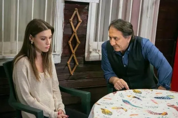 Arka Sokaklar'ın Zeliş'i 15 yıl sonra tarih olmuştu... Yüsra Geyik'in Camdaki Kız'daki ömrü kısa sürdü ayrılık nedeni şaşkına çevirdi-2
