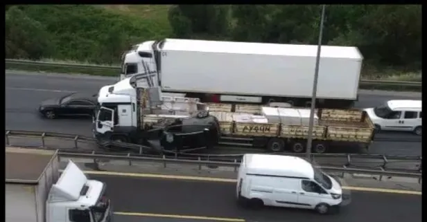 Hadımköy'de korkunç kaza: Tır ile çarpışıp yan yatan otomobil bariyerlere sıkıştı