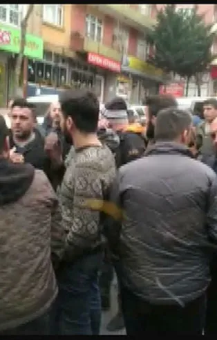 Yüzlerce metre koşup önünü kestiler! İETT otobüsünde korku dolu anlar