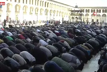 Esad sonrası Emevi Camii'nde 4. cuma namazı!