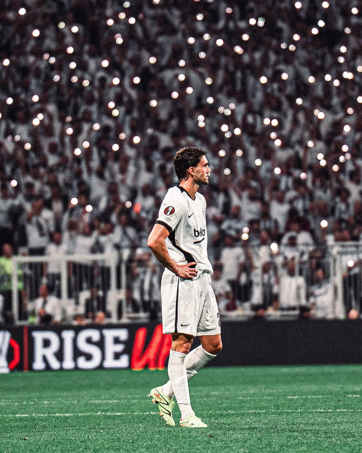 besiktasli-dusan-vlahovicten-serenay-sarikayaya-olay-stalk-hamlesi-1790283949864.jpg Beşiktaşlı Dusan Vlahovic Serenay Sarıkaya’yı stalklarken yakalandı: Aylar öncesine ait fotoğrafı beğendi-3