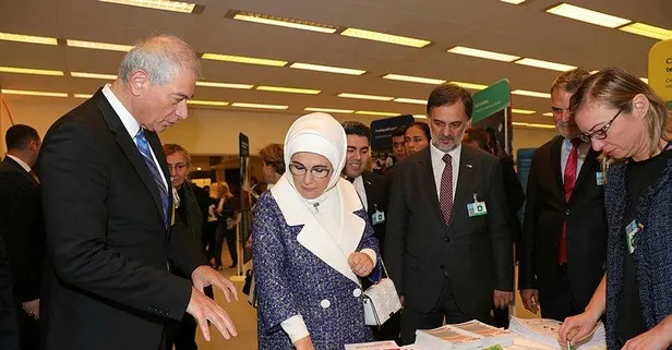 Emine Erdoğan Cenevre'de stand ve sergileri gezdi