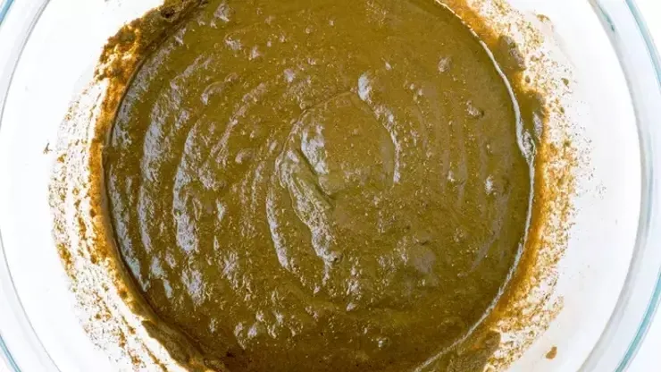 kina-ve-elma-sirkesini-karistirip-ayaginiza-surun-o-derdin-caresi-bu-karisimda-gizli-1714070074884.jpeg O derdin çaresi bu karışımda gizli: Kına ve elma sirkesini karıştırıp ayağınıza sürün!-3