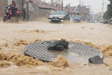 Malatya’da rögar taştı: Cadde göle döndü