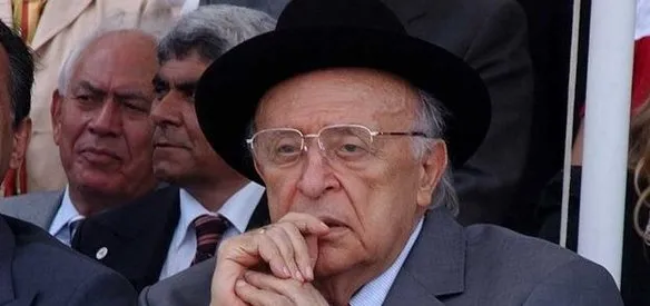 Celal Bayar için doğum yeri olan Umurbey beldesinde yaptırılan anıt mezarı, Cumhurbaşkanı Süleyman Demirel açtı