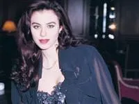 Defne Samyeli'nin şok eden klibi