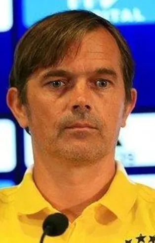 Phillip Cocu istifa etmeyeceğini söyledi